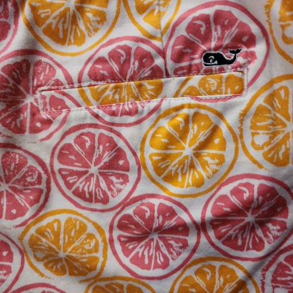 Vineyard vines size 6 cotton spandex.Shorts zip and button up front with pockets - Picture 5 of 6